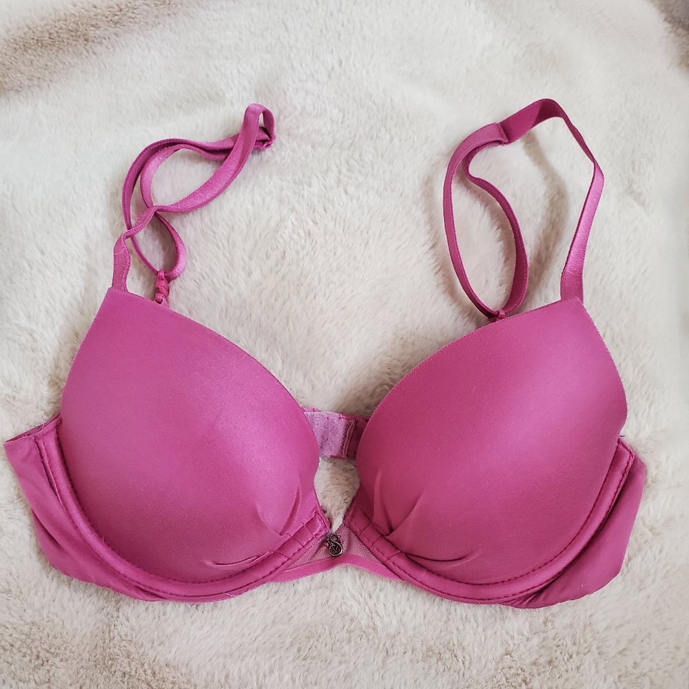 Fabulous Victoria's Secret plunge bra 32B